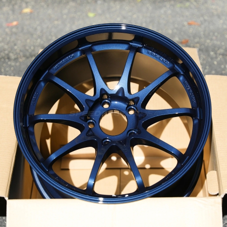 Volk Racing CE28N 17×9 +35 5×114.3 Hyper Blue